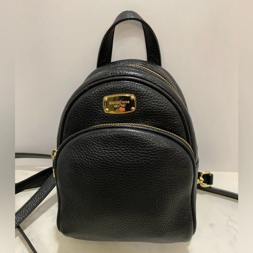 🚨SOLD 🚨👜MICHEAL KORS ✨semi new✨ MINI BACKPACK - Picture 5 of 13